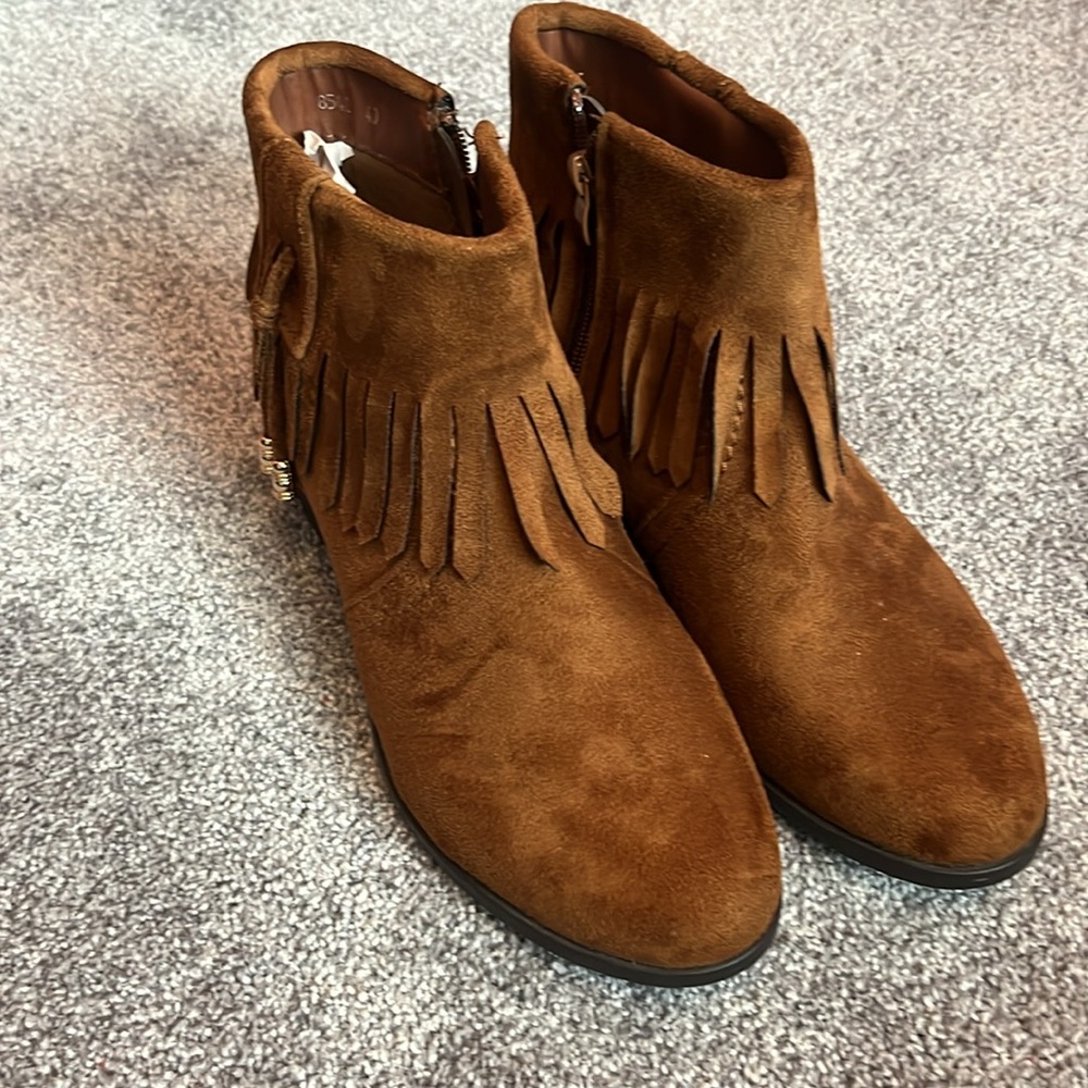 New Brown fringe boots - Picture 3 of 5